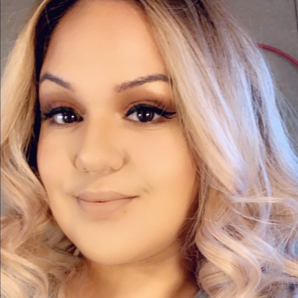 Meet your Posher, Yvette